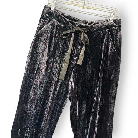 Lucky Brand Deep Purple/Black Floral Velvet Crop Drawstring Waist Pants - Picture 6 of 9